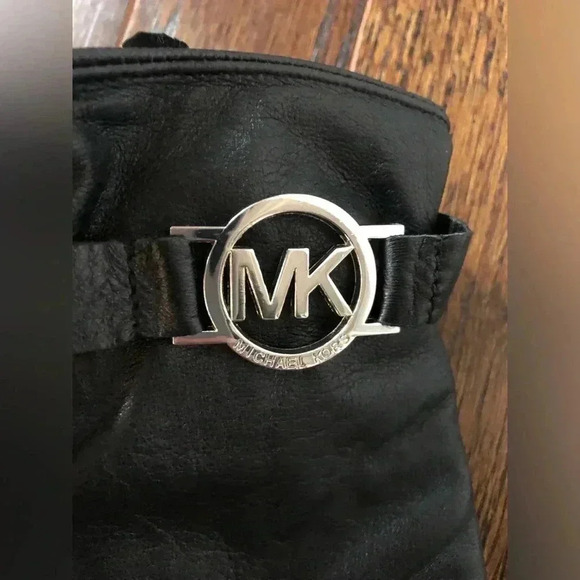 Michael Kors Women’s S Black Genuine Leather Gloves w/Silver Metal Logo - NWOT! - Picture 3 of 8